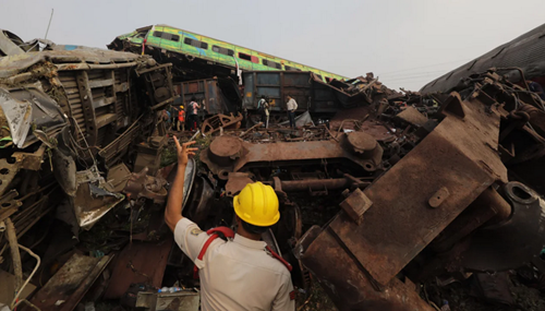 Vụ tai nạn đường sắt tại Ấn Độ: Sai sót đèn tín hiệu có thể là nguyên nhân gây ra thảm họa
